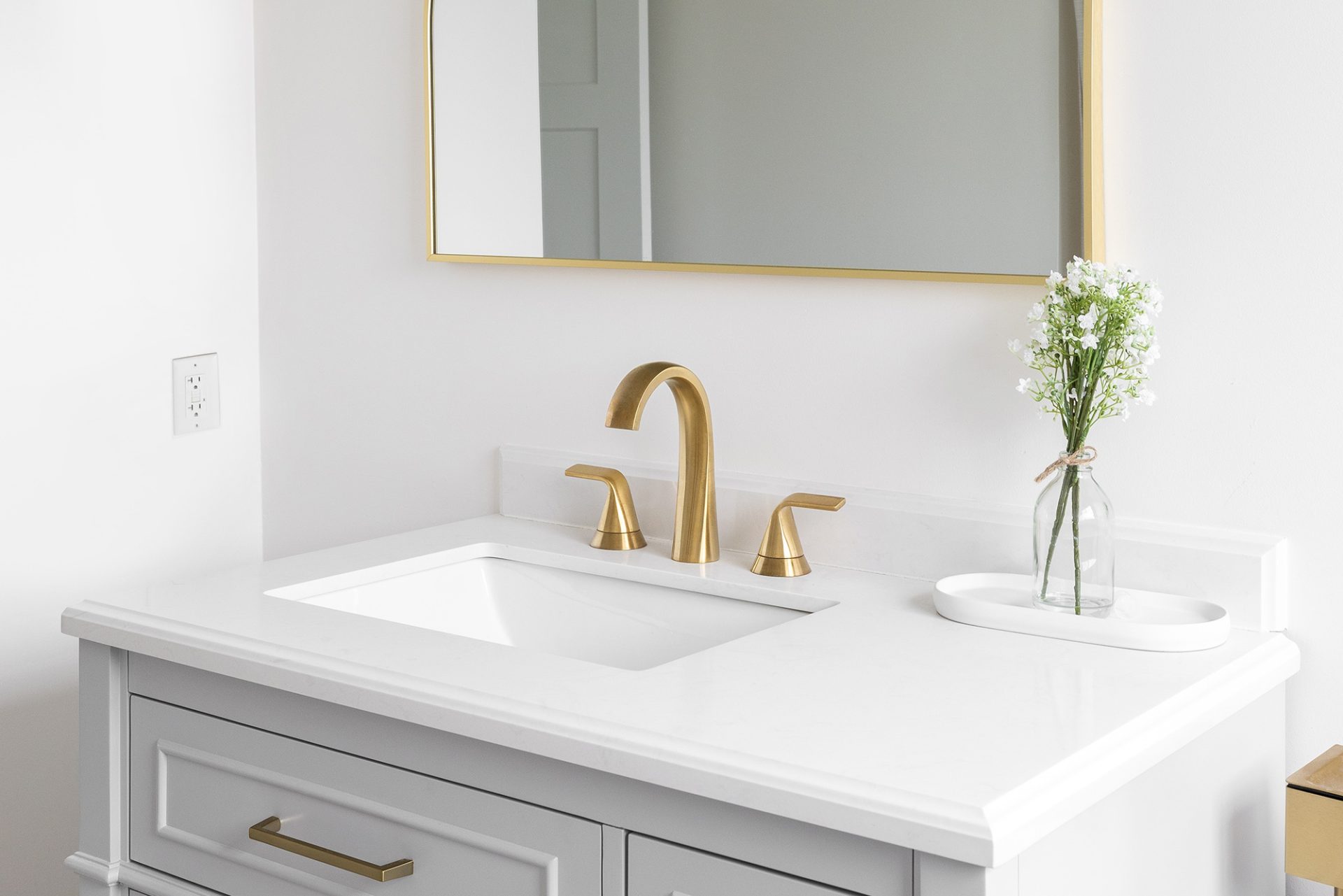 4pts-bright-bathroom-edit